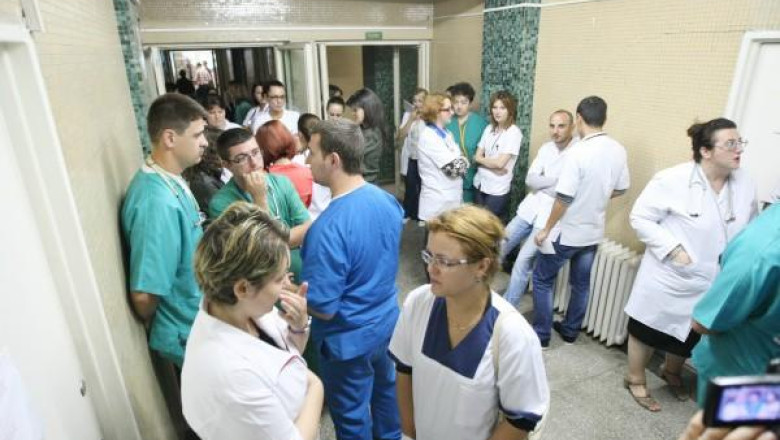 Greva japoneza in sanatate. Cadrele medicale cer marirea salariilor si conditii mai bune de munca Imagine