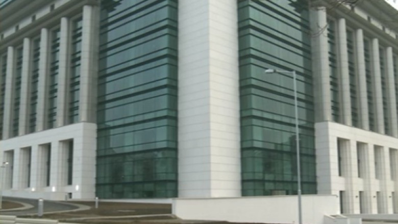 Greva japoneza la Biblioteca Nationala. Angajatii sunt nemultumiti ca impart sediul cu Ministerul Culturii Imagine