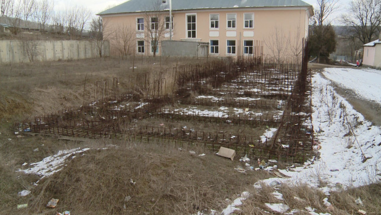 Gropi betonate in loc de campusuri scolare Imagine