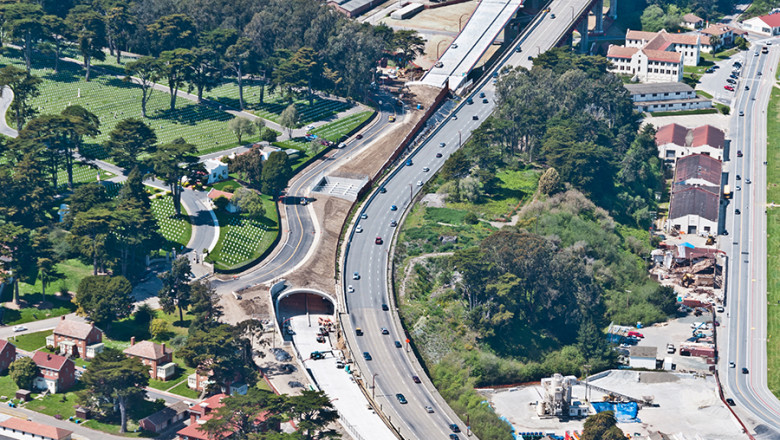 Gropi care se repara singure si masini electrice incarcate de panouri solare. Cum ar putea arata soselele viitorului? Imagine