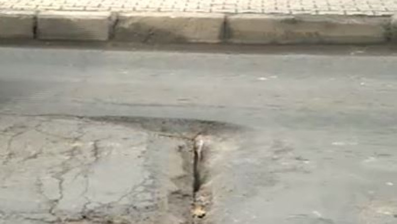 Gropi dupa prima zapada. Autoritatile asfalteaza strazile care nu au probleme Imagine