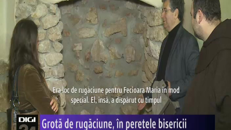 Grota de rugaciune in peretele bisericii Imagine