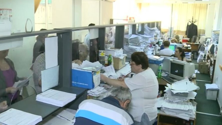 Guvernul a eliminat mai multe taxe consulare Imagine