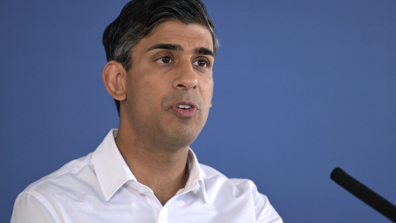 Guvernul britanic ii va caza pe migranti pe barje ca sa nu mai plateasca camere la hoteluri Imagine