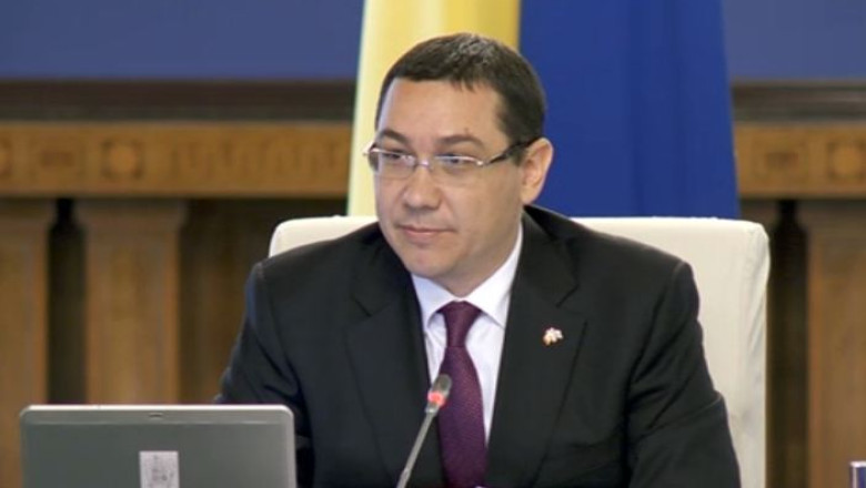 Guvernul cauta solutii ca soferii sa nu mai stea la coada pentru plata taxei la podul spre litoral Imagine