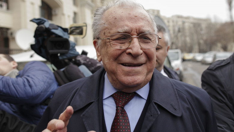 Guvernul cere in instanta retragerea certificatului de revolutionar al lui Ion Iliescu Imagine