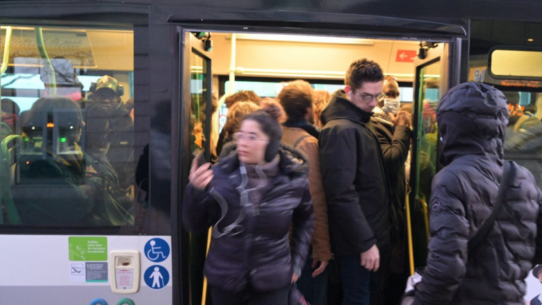 Guvernul francez lanseaza o campanie impotriva violentelor sexiste si sexuale in transportul public Imagine