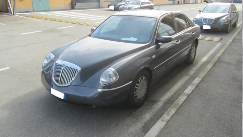 Guvernul italian a scos la vanzare 150 de masini pe site-ul de licitatii eBay Imagine