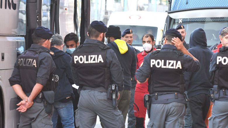 Guvernul Meloni accepta intrarea in Italia a trei nave cu migranti, dar spune ca nu si-a schimbat pozitia in privinta imigratiei Imagine