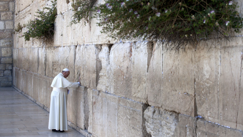 Guvernul Netanyahu a postat „din greseala” un mesaj de condoleante pentru papa Francisc. Apoi l-a sters Imagine