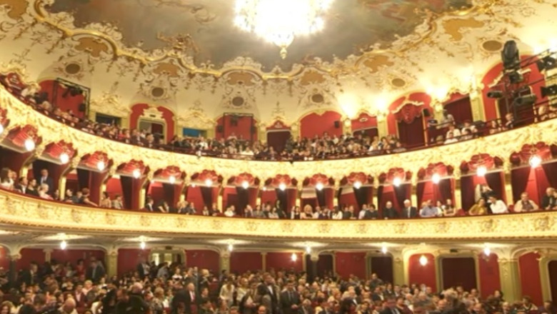 Guvernul nu-i mai vrea sefi pe marii actori. Directorii de teatru care au peste 65 de ani ar putea ramane fara functii Imagine