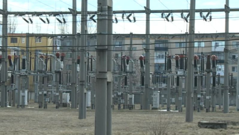 Guvernul nu mai reduce taxa pe stalp Imagine