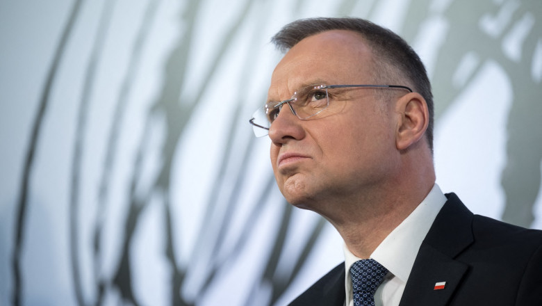 Guvernul polonez vrea sa schimbe peste 50 de ambasadori. Presedintele Andrzej Duda se opune Imagine