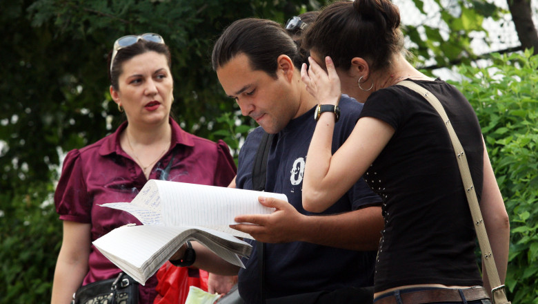 Guvernul promite salarii mai mari pentru dascali Imagine