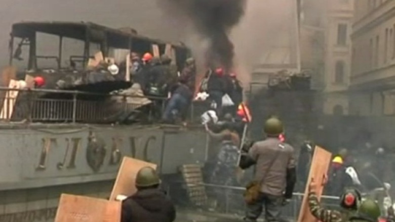 Guvernul roman va trimite un avion militar la Kiev pentru a prelua 12 raniti. Acestia vor fi tratati la Bucuresti Imagine