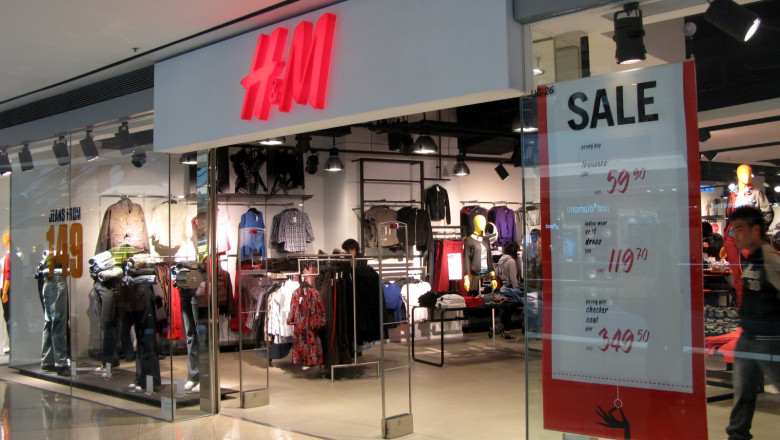 H&M retrage de pe piata o curea vanduta impreuna cu pantaloni pentru copii Imagine