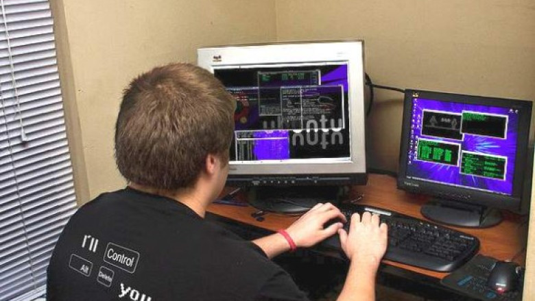 Hackerii romani, banuiti de furtul de date personale a peste 100 milioane de americani Imagine