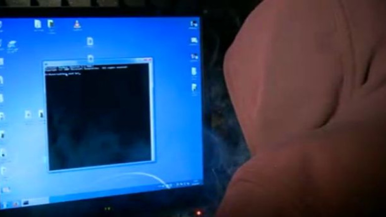Hackerul-teolog ramane in arest. Tanarul este acuzat ca a spart serverele unor banci straine Imagine