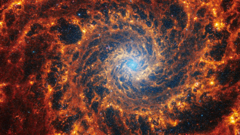 „Hai, noroc!”. NASA: S-a gasit alcool in spatiu Imagine
