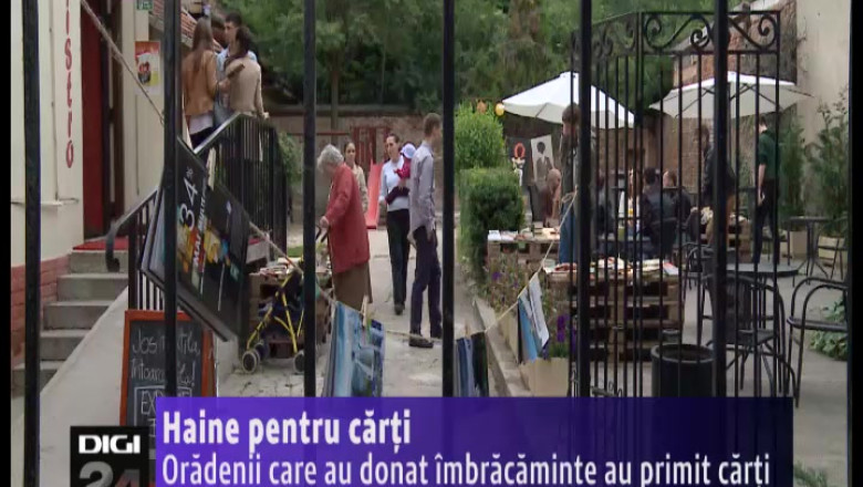 Haine pentru carti. Oradenii care au donat imbracaminte au primit carti Imagine