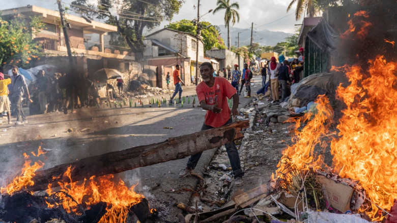 Haiti cere o interventie militara internationala dupa ce bandele mafiote i-au blocat economia si au provocat o criza umanitara uriasa Imagine