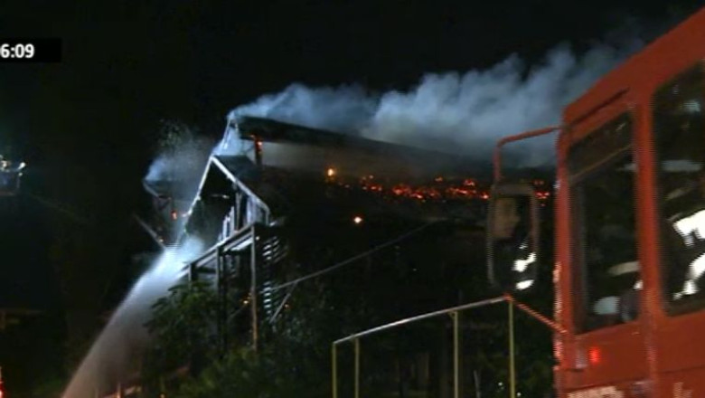 Hala de langa Obor, facuta scrum noaptea trecuta Imagine