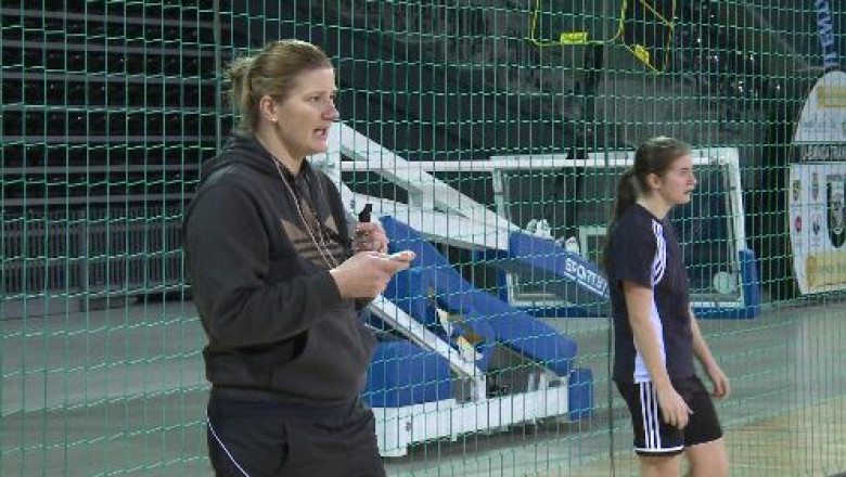 Handbal. Carmen Amariei, primul meci oficial pe banca Universitatii Imagine