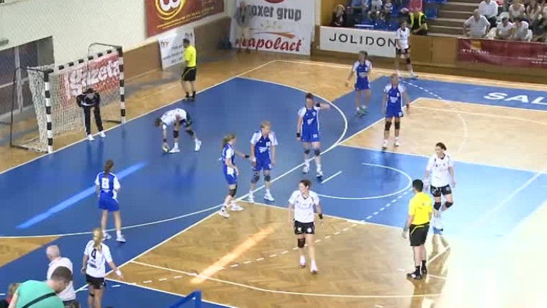 Handbal. Duel incrancenat in Sala Sporturilor "Horia Demian" Imagine