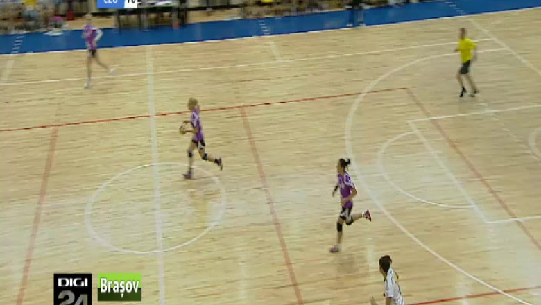 HANDBAL. Etapa usoara pe semicerc Imagine