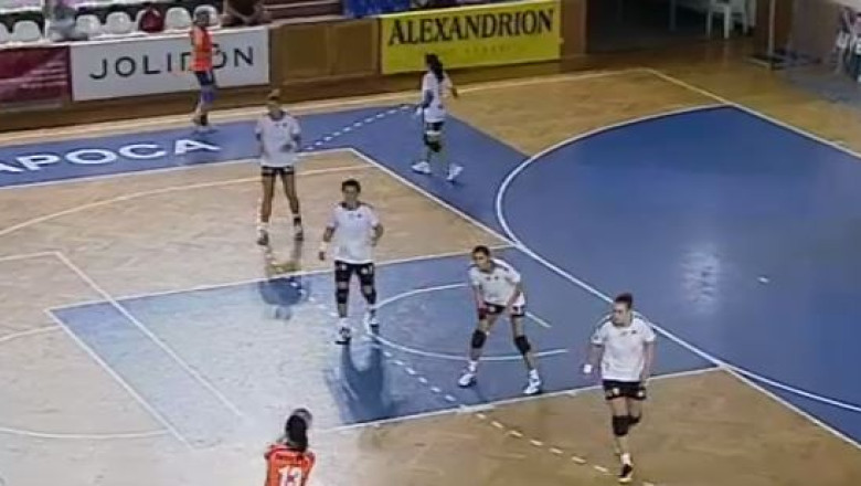 Handbal. Lot subtire la "U" Alexandrion. Mihaela Senocico si Florina Chintoan duc greul la echipa ramasa fara trei jucatoare Imagine
