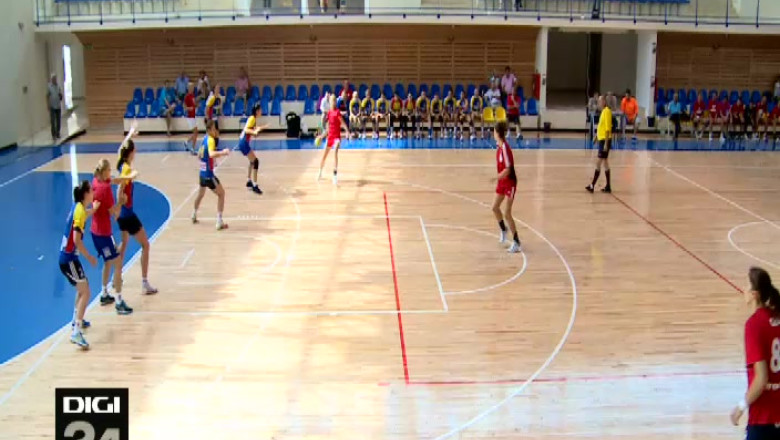 HANDBAL. Meci de palmares pentru handbaliste Imagine