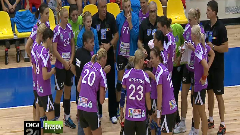 HANDBAL. Victorie fara emotii pentru handbalistele de la Corona Imagine