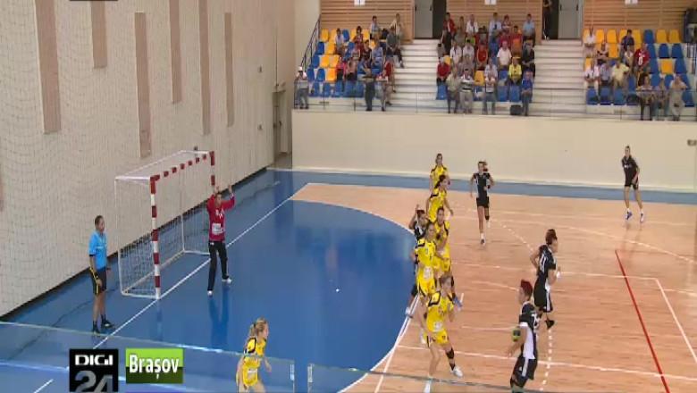 Handbalistele de la Corona Brasov au debutat cu o victorie Imagine