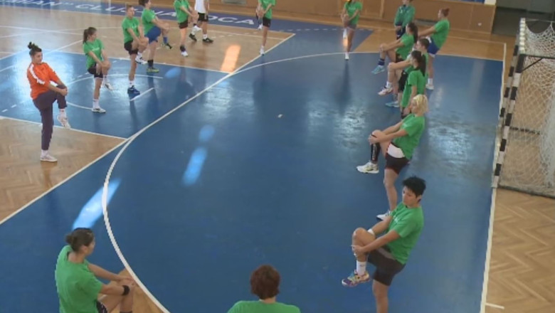 Handbalistele de la "U" Jolidon se antreneaza de sarbatori Imagine