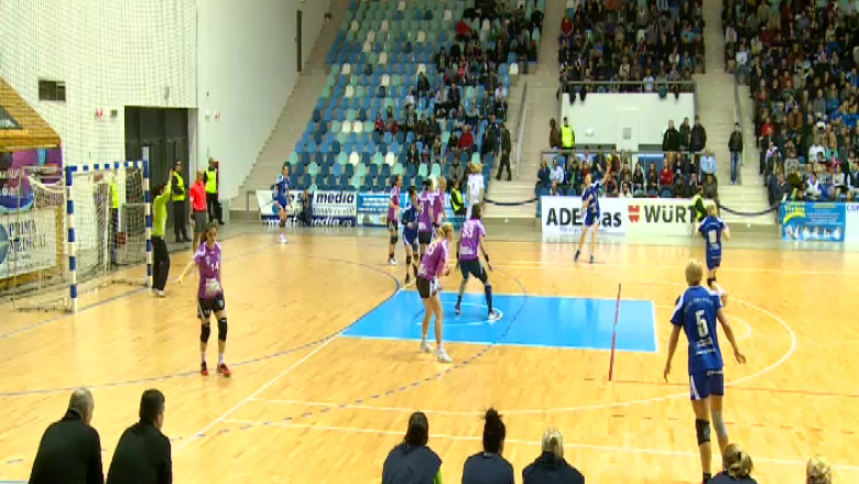 Handbalistele de la SCM Craiova au pierdut pe teren propriu Imagine