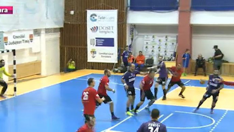 Handbalistii lui Poli, prima infrangere pe teren propriu Imagine