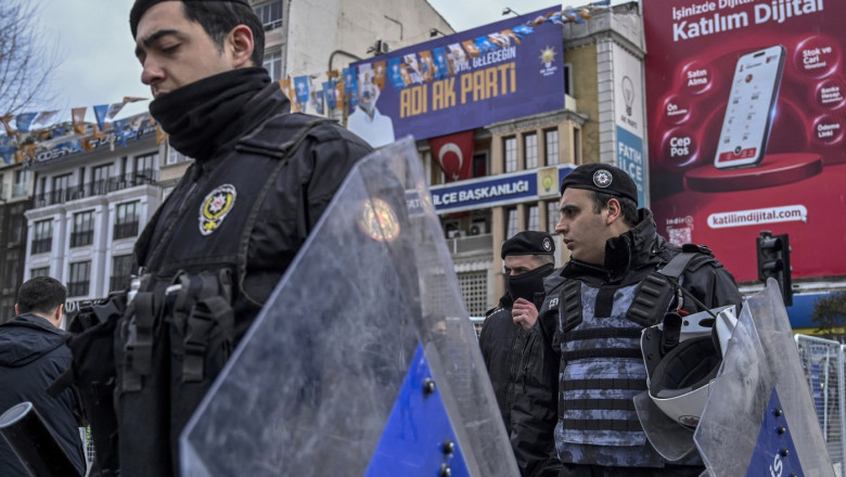 Haos in Istanbul dupa retinerea primarului Imamoglu, rivalul lui Erdogan: X si YouTube sunt inaccesibile, metroul este oprit Imagine