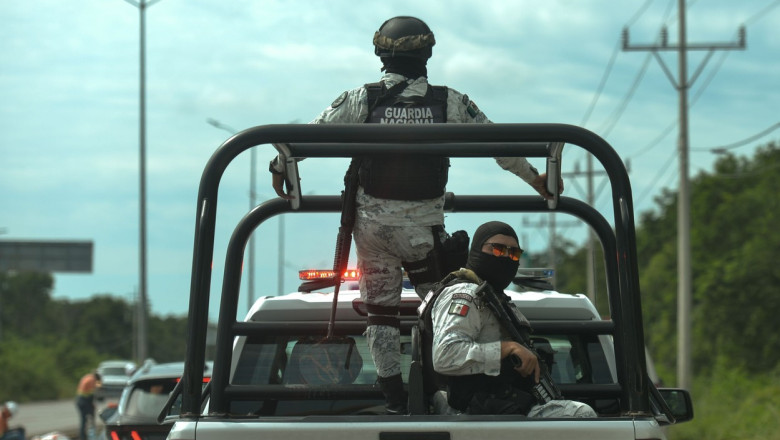Haos in Mexic: Grupuri criminale au blocat miercuri drumuri si au incendiat vehicule in trei state Imagine
