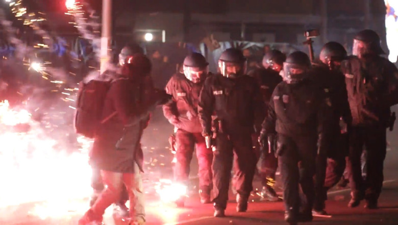 Haos in UE de Revelion, din cauza petardelor si artificiilor. Oficialii nemti cer restrictii dupa ce cinci oameni au murit de Anul Nou Imagine