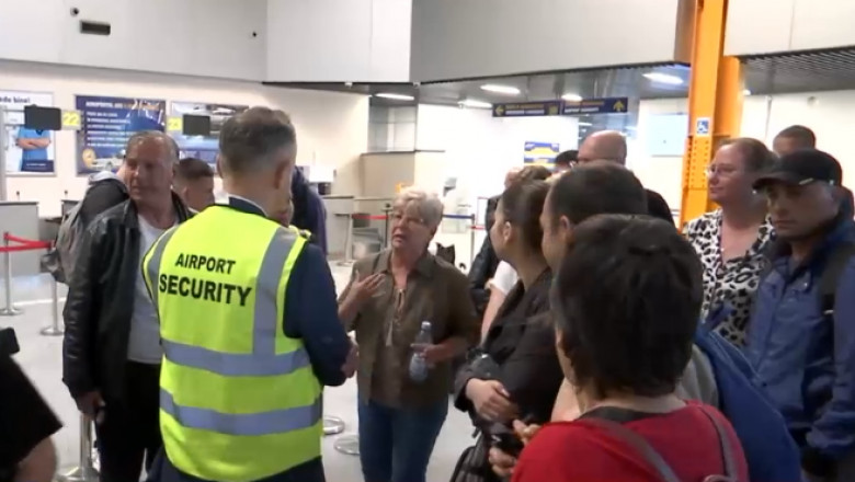 Haos pe Aeroportul din Cluj-Napoca. Zeci de pasageri nu au mai putut urca in avion pentru ca scannerele de securitate s-au stricat Imagine