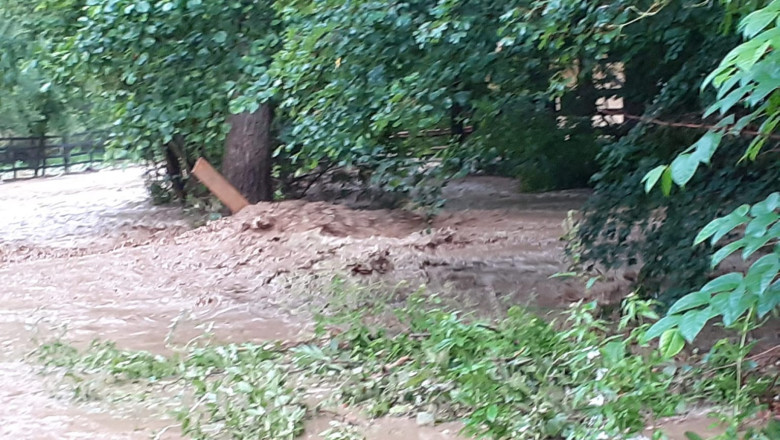 HARTA. Cod galben de inundatii pe rauri din sud-vestul si vestul tarii Imagine