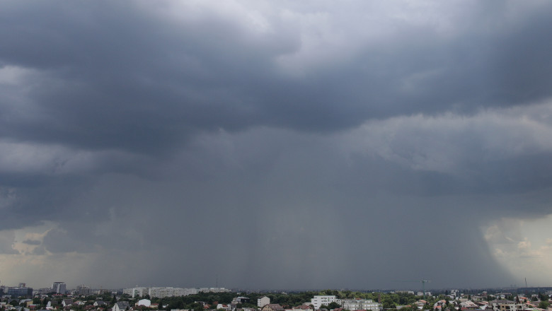 HARTA. Meteorologii au prelungit codul portocaliu de ploi torentiale, vijelii si grindina Imagine