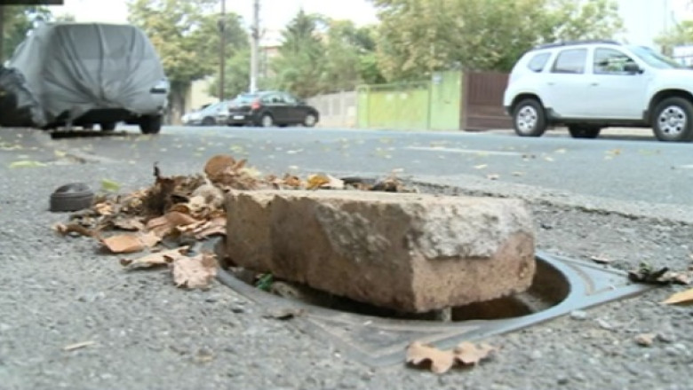 Hidranti acoperiti cu asfalt. Pompierii din Arad nu pot alimenta masinile cu apa in caz de incendiu Imagine