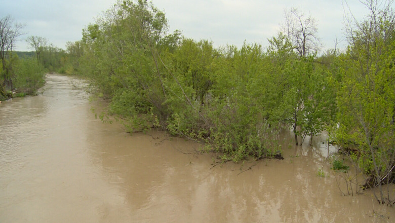 Hidrologii au emis o noua avertizare de inundatii  Imagine