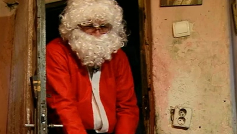 Hobby sezonier. Mos Craciun de Dolj strange bani tot anul pentru a oferi cadouri copiilor saraci Imagine