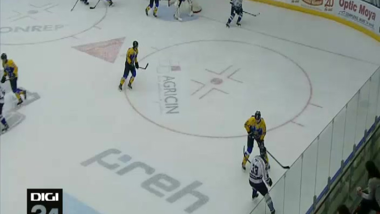 HOCHEI. A saptea victorie pentru Corona Brasov Imagine