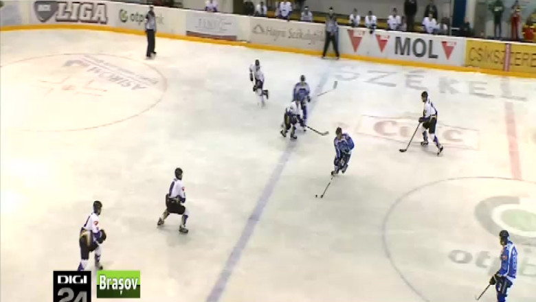 HOCHEI. Corona Brasov aduce puncte importante din deplasare  Imagine