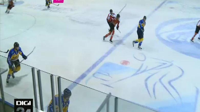 HOCHEI. Corona Brasov, aproape de semifinale  Imagine