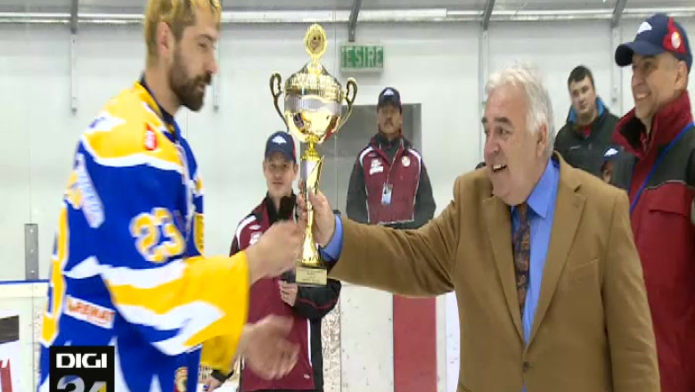 HOCHEI. Corona este campioana Imagine