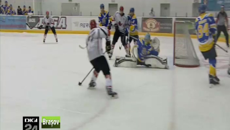 HOCHEI. Corona, in fata liderului din Liga Mol Imagine